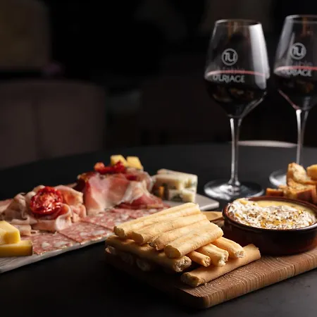 Grand & Uriage מלון